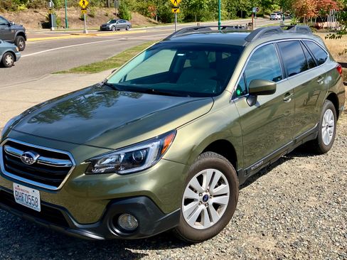 Used 2018 Subaru Outback 2.5i Premium AWD/4WD image 2