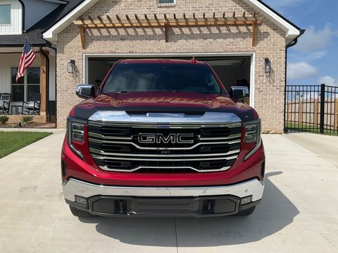 Used 2023 GMC Sierra 1500 SLT w/ SLT Premium Plus Package AWD/4WD image 4