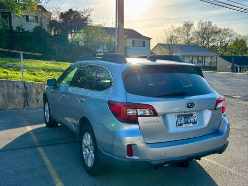 Used 2017 Subaru Outback 2.5i Premium image 9