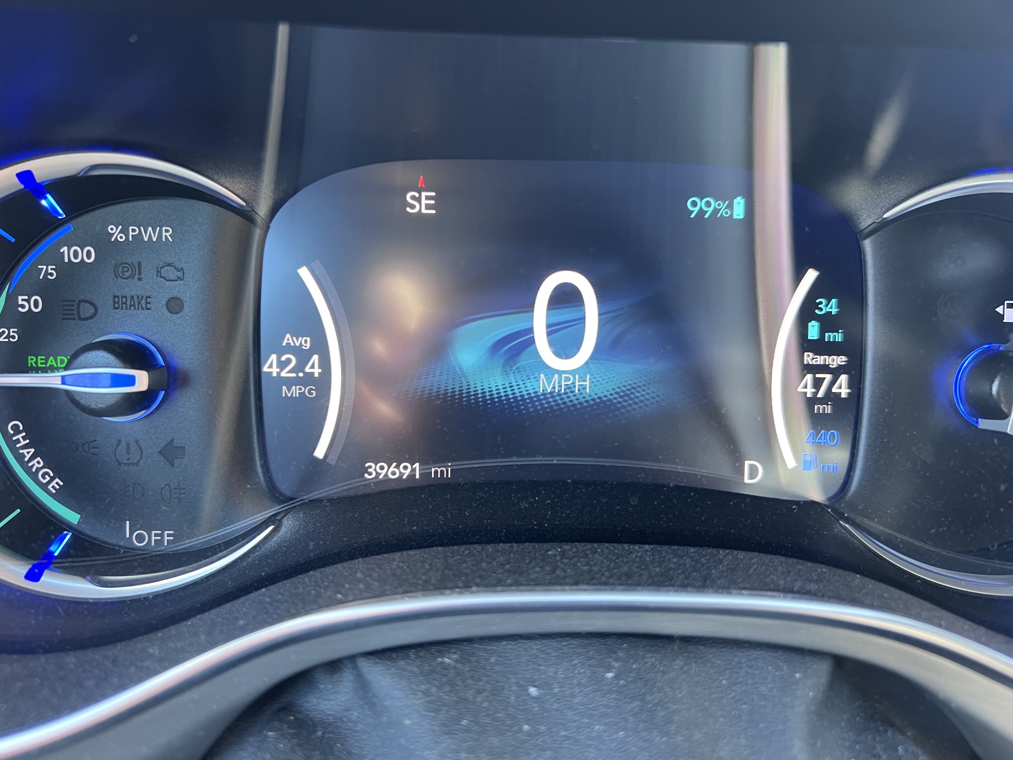 Used 2022 Chrysler Pacifica Limited w/ Uconnect Theater Family Group FWD image 1