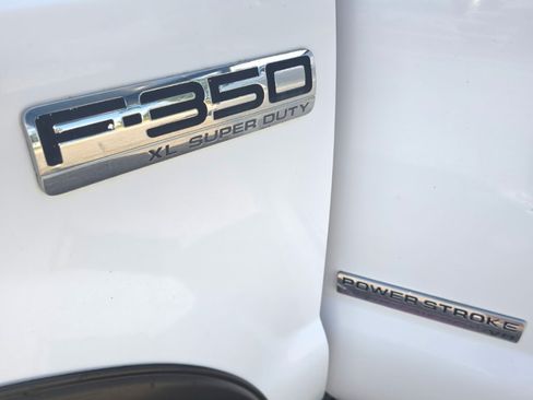 Used 2006 Ford F350 2WD Regular Cab DRW Super Duty image 12
