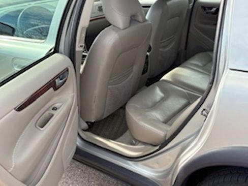 Used 2005 Volvo XC70 image 13