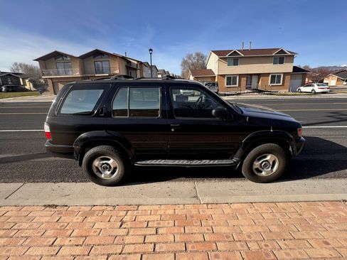Used 1998 INFINITI QX4 4WD image 2