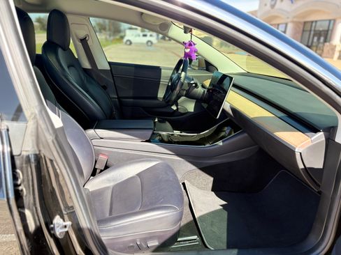 Used 2018 Tesla Model 3 Long Range image 10