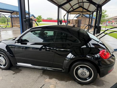 Used 2012 Volkswagen Beetle 2.5 FWD image 8