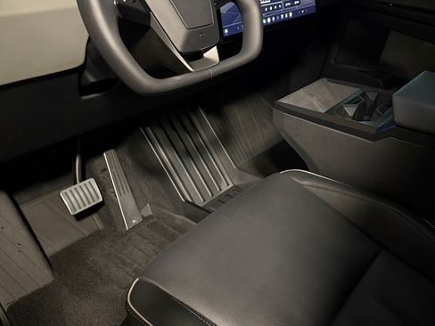 Used 2025 Tesla Cybertruck Cyberbeast AWD/4WD image 10