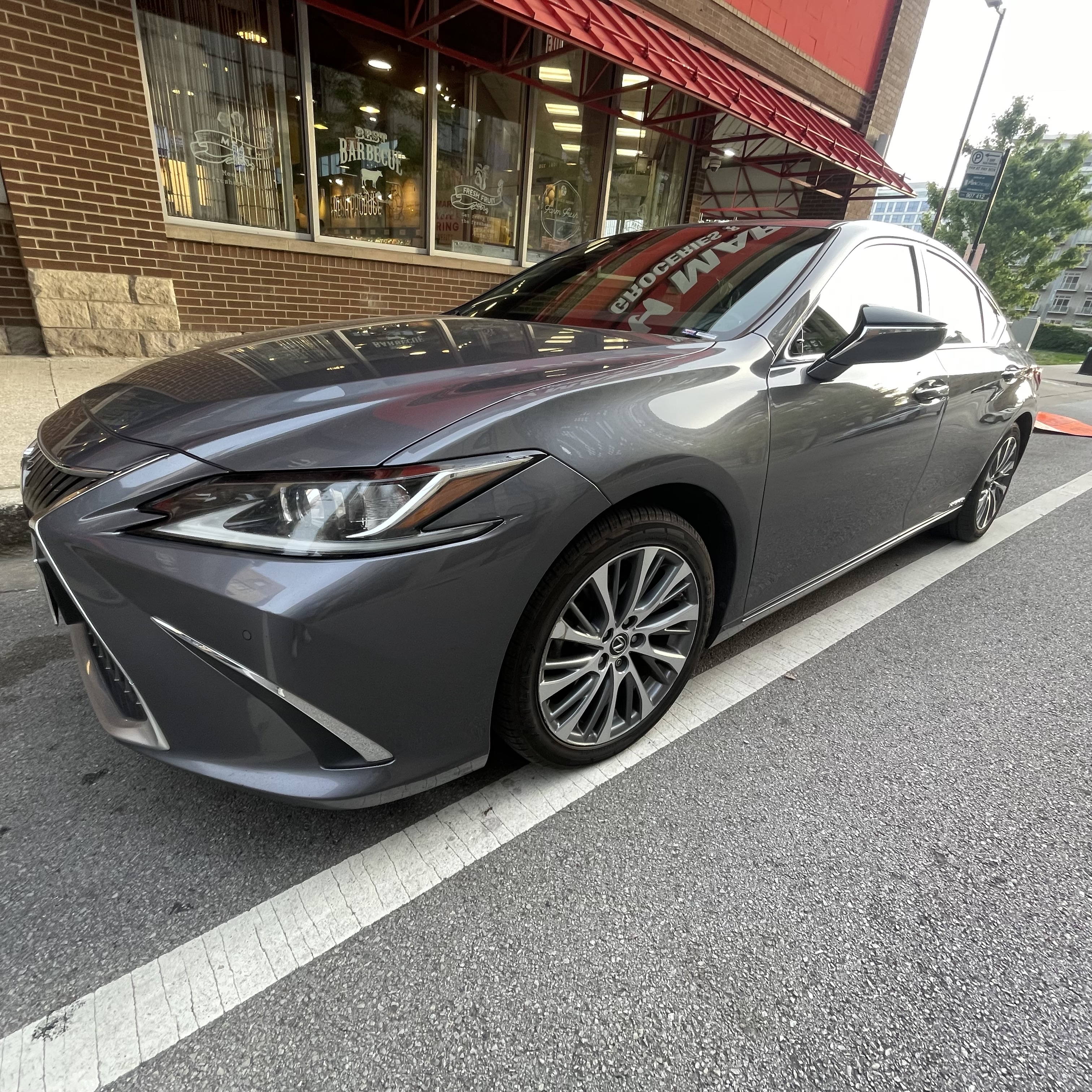 Used 2020 Lexus ES 300h w/ Premium Package FWD image 5