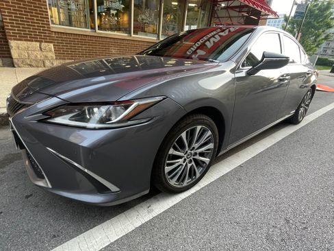 Used 2020 Lexus ES 300h w/ Premium Package FWD image 5