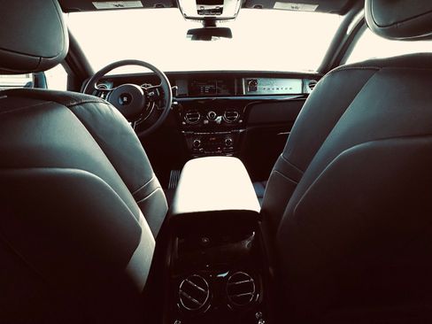 Used 2022 Rolls-Royce Phantom Sedan w/ The Phantom Package image 21