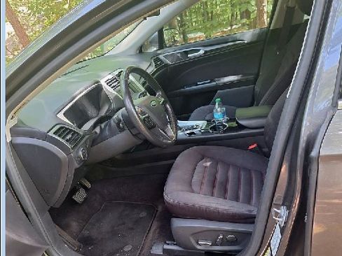 Used 2015 Ford Fusion SE w/ Equipment Group 201A image 8