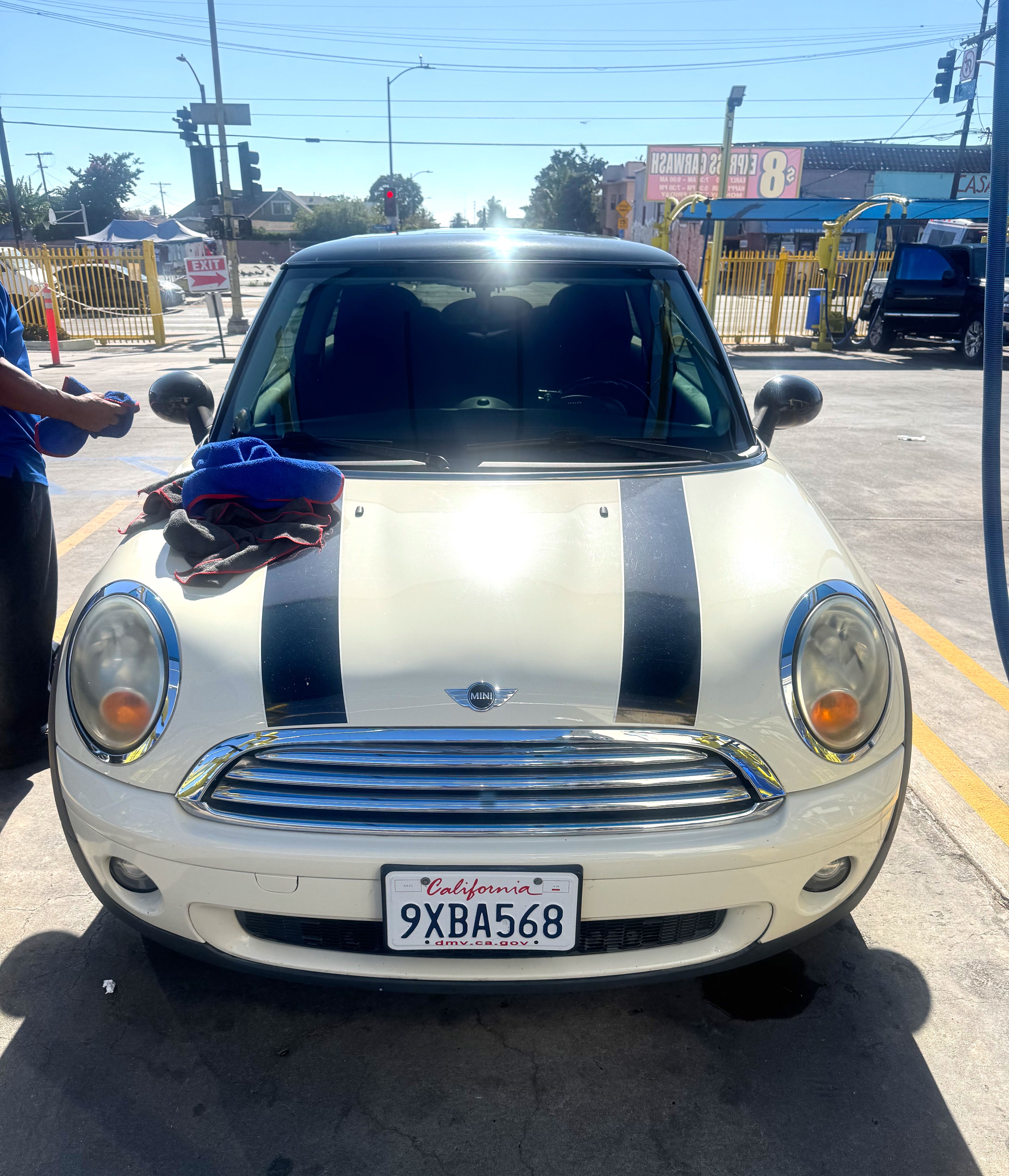 Used 2010 MINI Cooper Hardtop FWD image 1