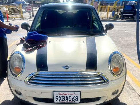Used 2010 MINI Cooper Hardtop FWD image 1