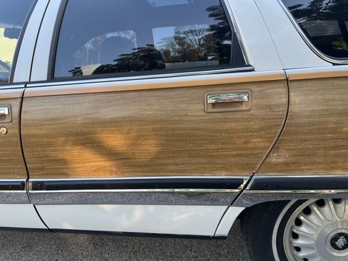 Used 1996 Buick Roadmaster Estate image 2