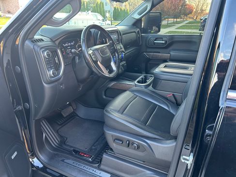 Used 2021 GMC Sierra 2500 Denali w/ Denali Black Diamond Edition image 18
