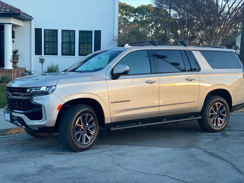 Used 2022 Chevrolet Suburban Z71 w/ Luxury Package image 7