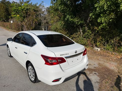 Used 2017 Nissan Sentra SV image 4