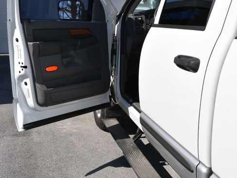 Used 2006 Dodge Ram 3500 Truck SLT image 23