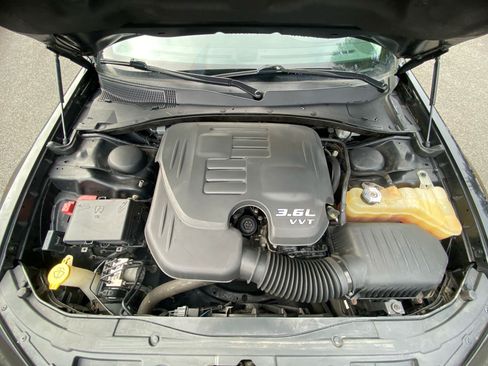 Used 2015 Chrysler 300 C w/ Light Group image 15