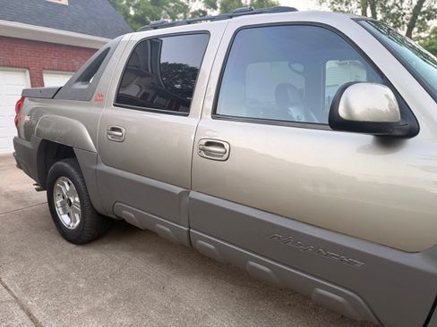 Used 2002 Chevrolet Avalanche 2WD image 6