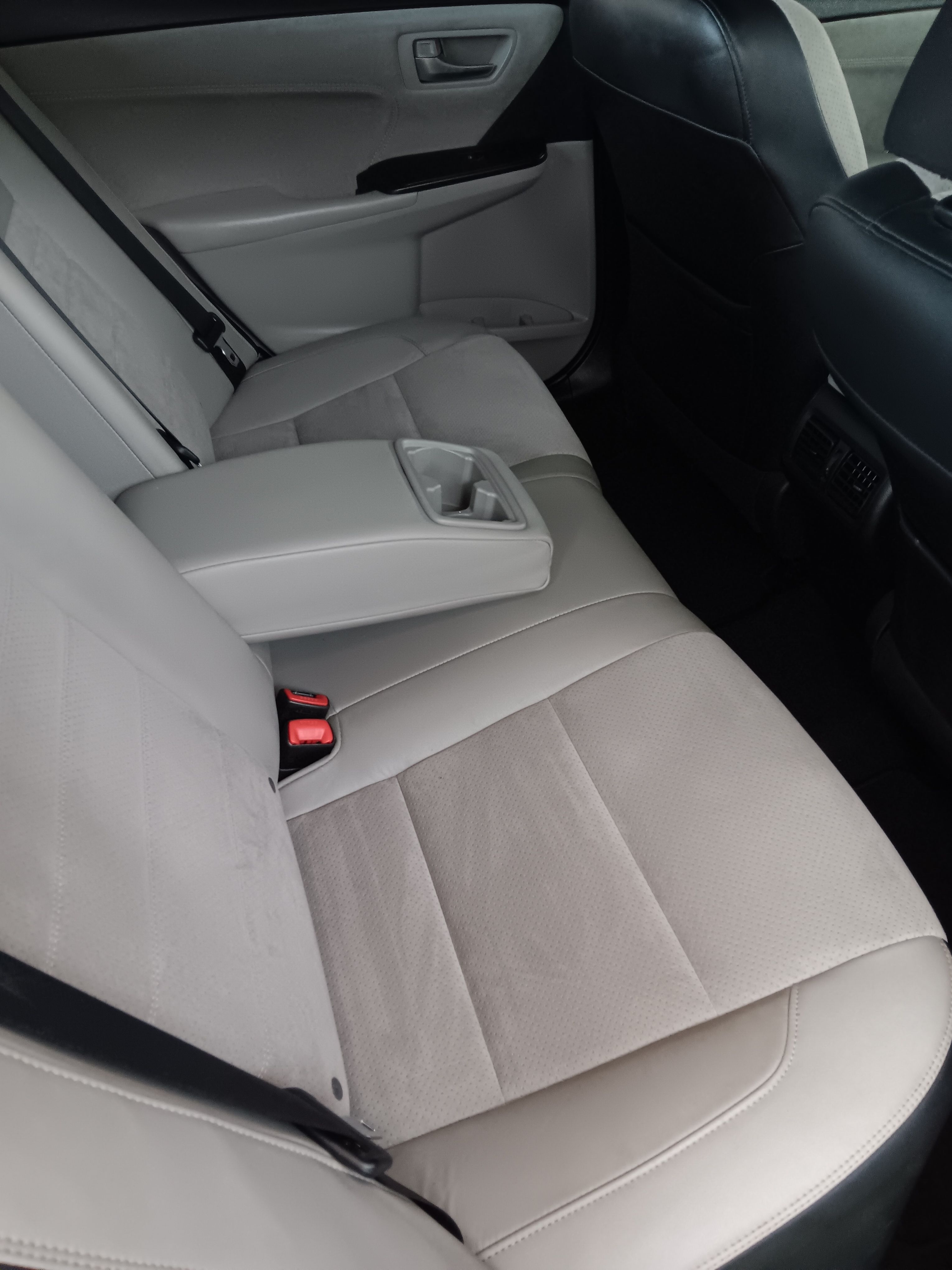 Used 2016 Toyota Camry XSE FWD image 19