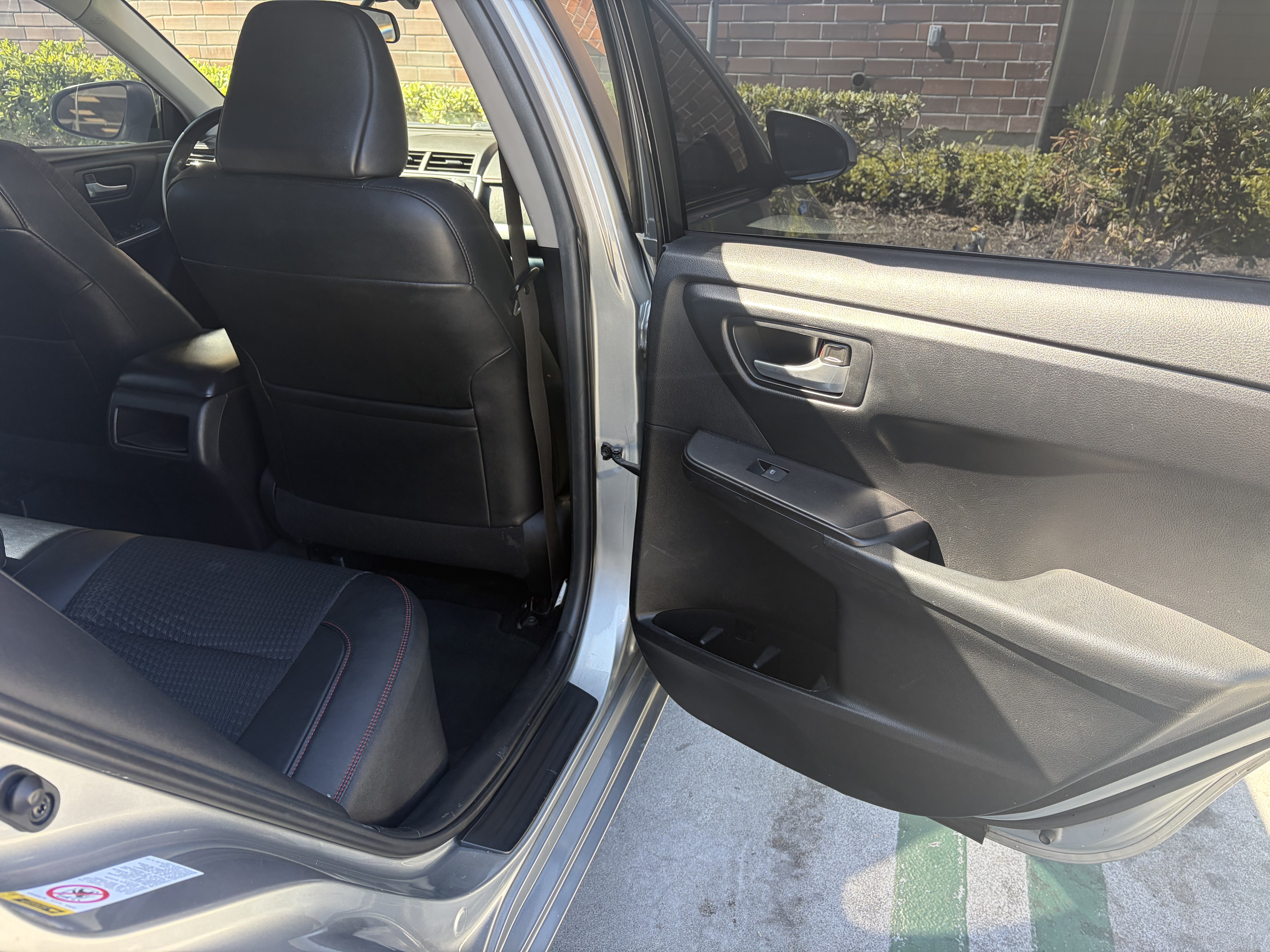 Used 2015 Toyota Camry SE w/ Moonroof Package FWD image 17