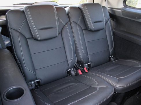 Used 2015 Mercedes-Benz GL 550 4MATIC image 22