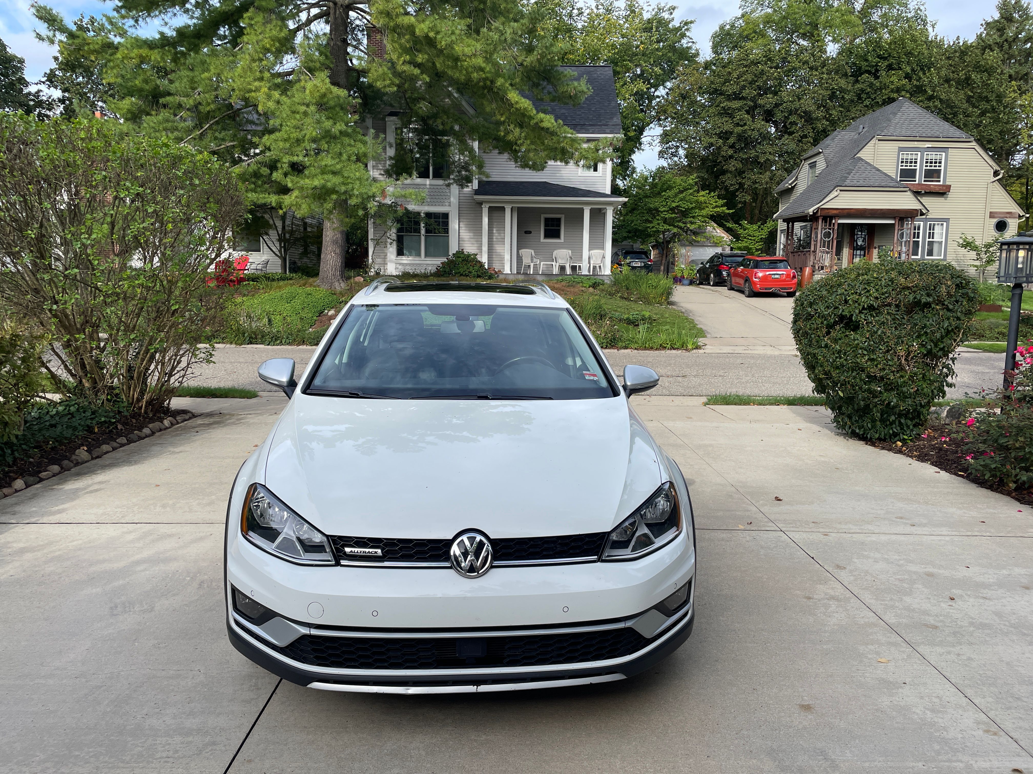 Used 2017 Volkswagen Golf Alltrack SE AWD/4WD image 2