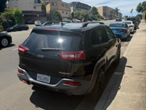 Used 2017 Jeep Cherokee Trailhawk w/ Comfort/Convenience Group AWD/4WD image 5