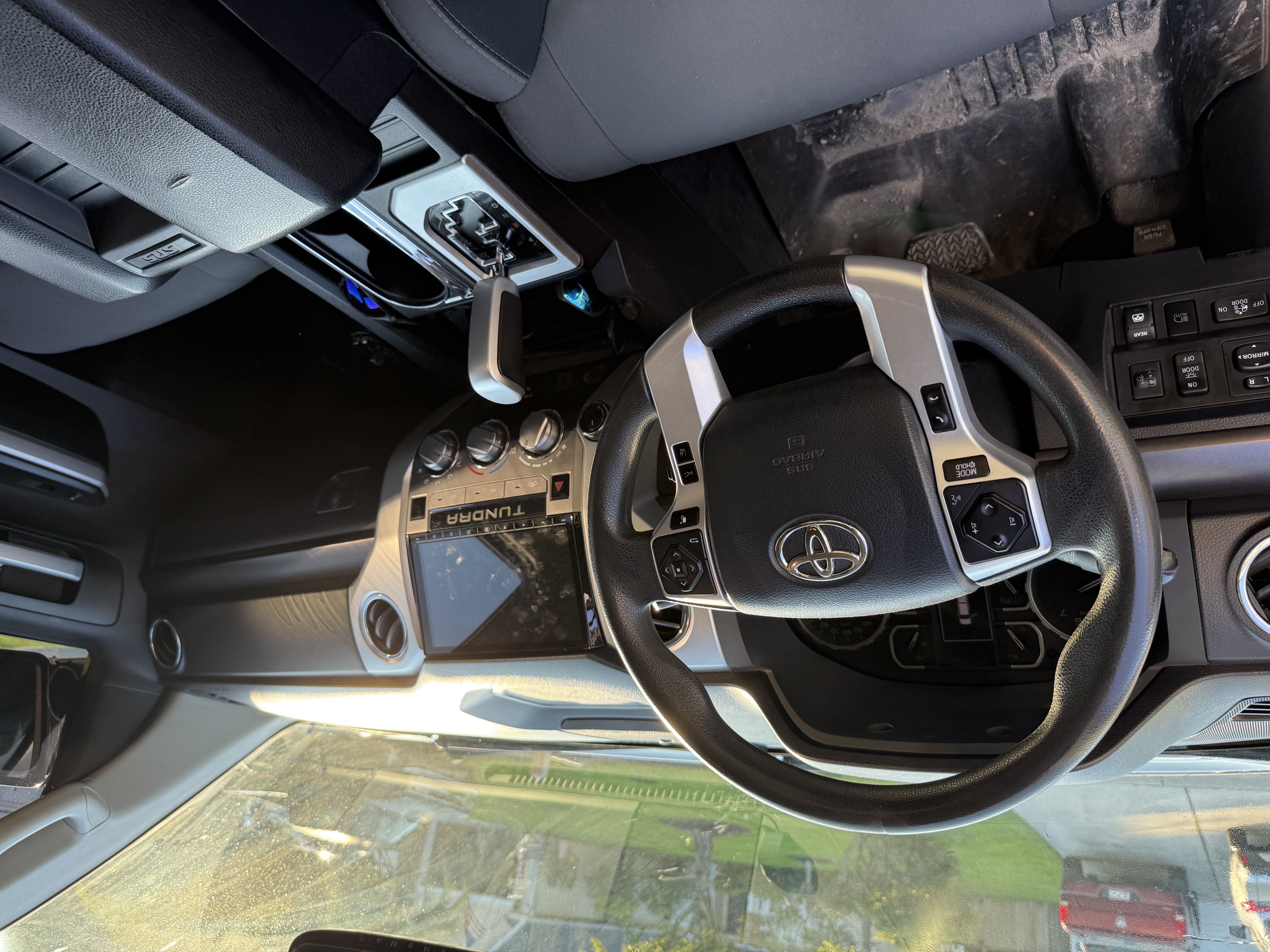 Used 2019 Toyota Tundra SR5 w/ Convenience Package AWD/4WD image 10