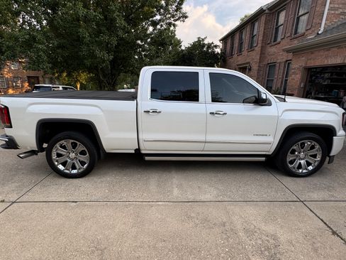 Used 2018 GMC Sierra 1500 Denali w/ Denali Ultimate Package AWD/4WD image 2