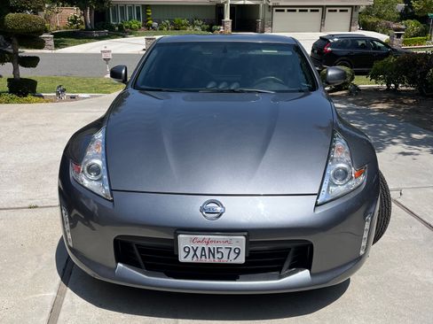 Used 2016 Nissan 370Z Coupe RWD image 2