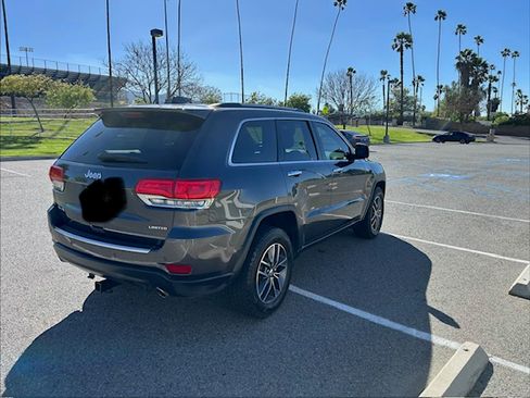 Used 2017 Jeep Grand Cherokee Limited image 5