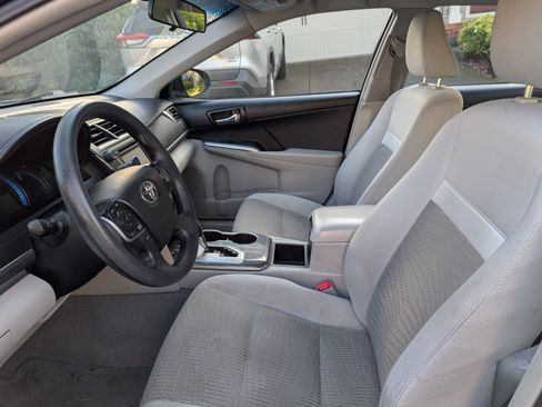 Used 2014 Toyota Camry LE image 5