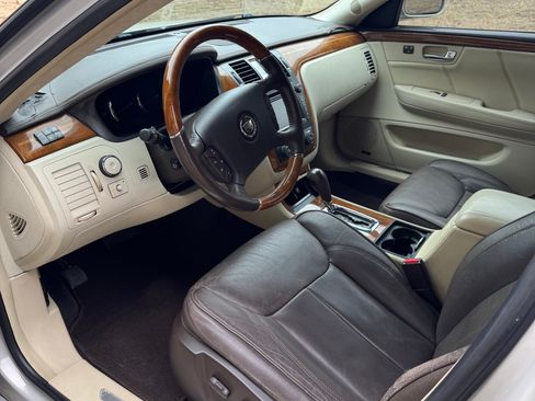 Used 2008 Cadillac DTS Performance w/ Platinum Edition image 11