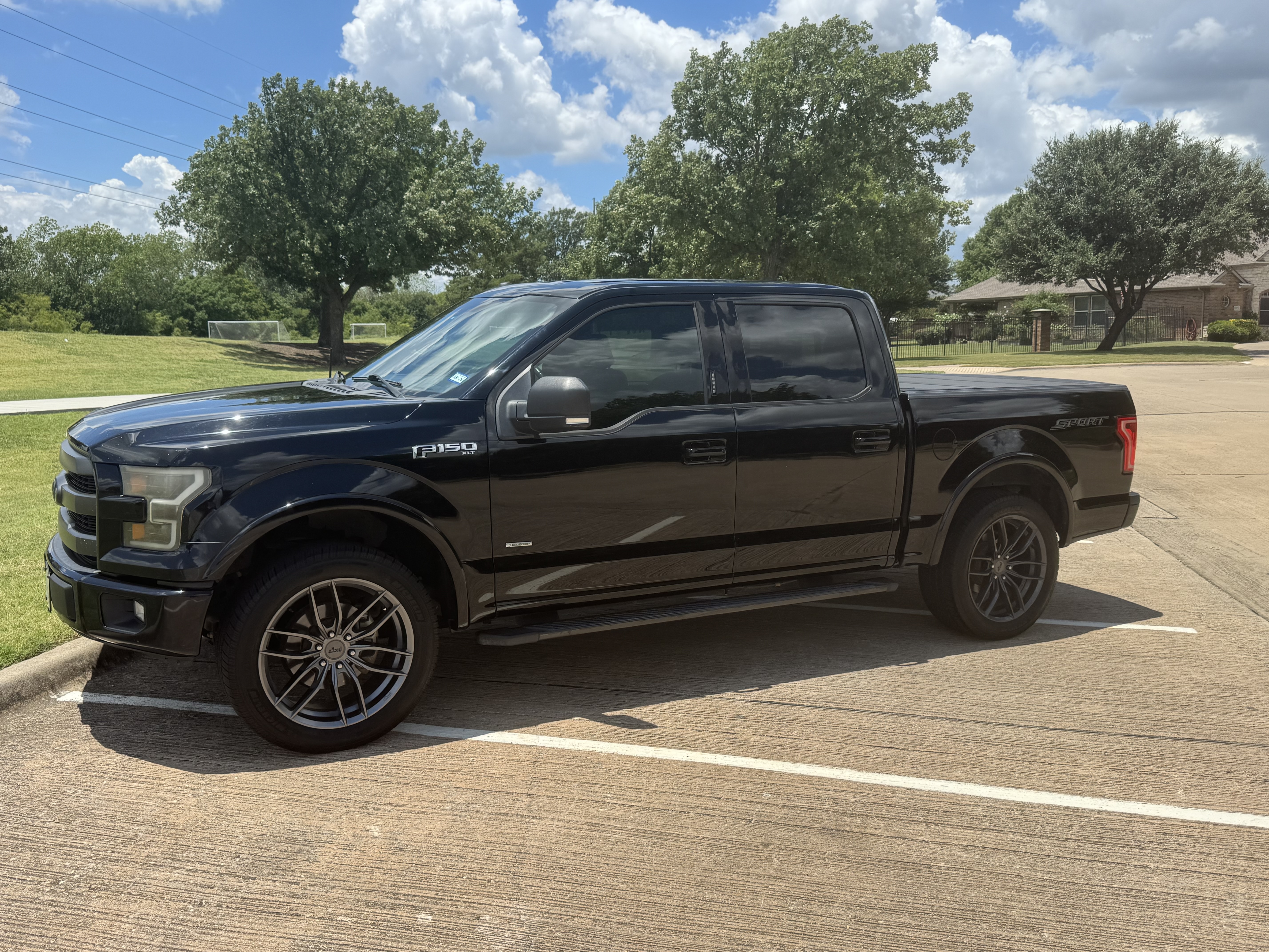 Used 2017 Ford F150 XLT w/ Equipment Group 302A Luxury RWD image 4