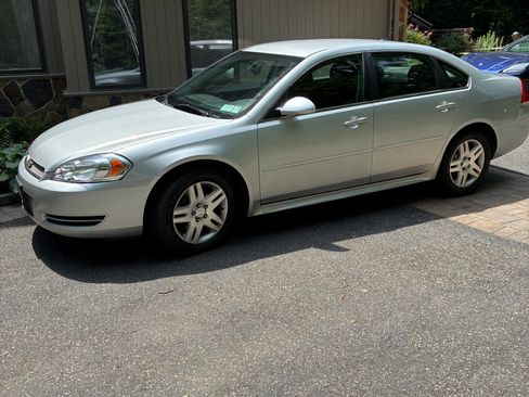 Used 2016 Chevrolet Impala LT FWD image 1