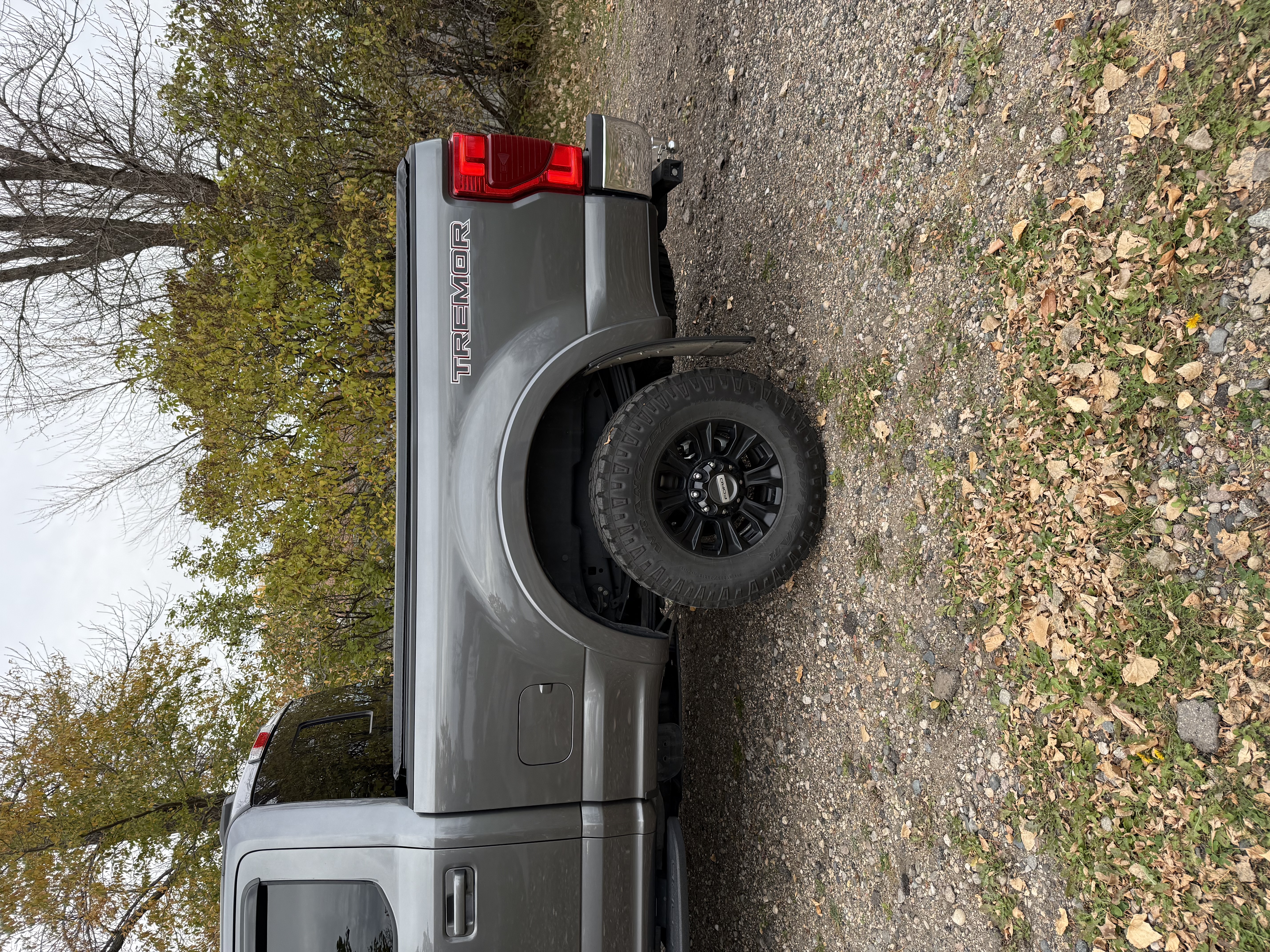 Used 2022 Ford F250 Lariat w/ Tremor Off-Road Package AWD/4WD image 9