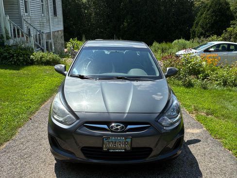 Used 2012 Hyundai Accent GLS FWD image 1