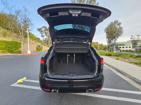 Used 2018 Jaguar F-PACE S image 22