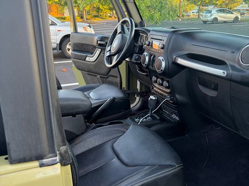 Used 2013 Jeep Wrangler Rubicon w/ PWR Convenience Group AWD/4WD image 14
