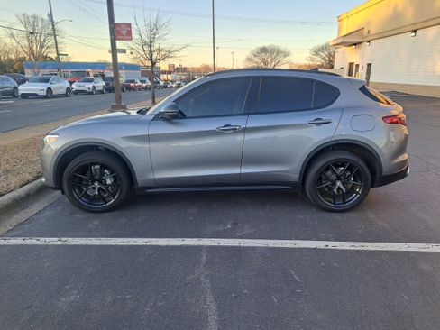 Used 2021 Alfa Romeo Stelvio Sprint w/ Nero Edizione image 6