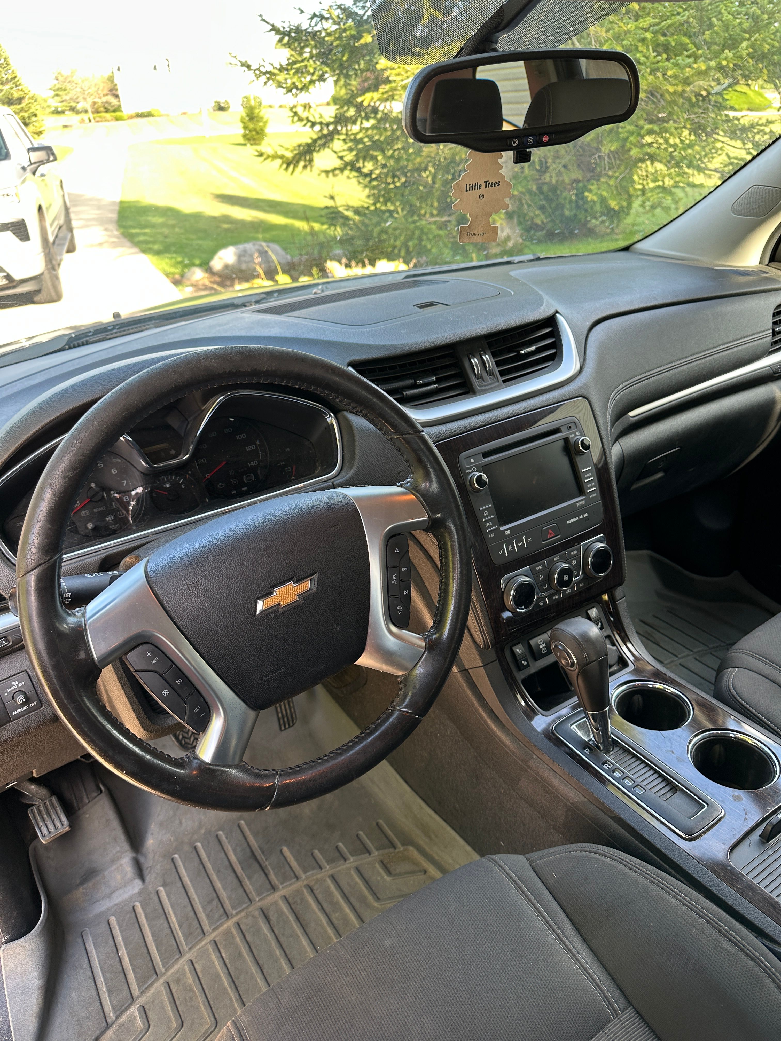 Used 2015 Chevrolet Traverse LT w/ Traveler's Package AWD/4WD image 9