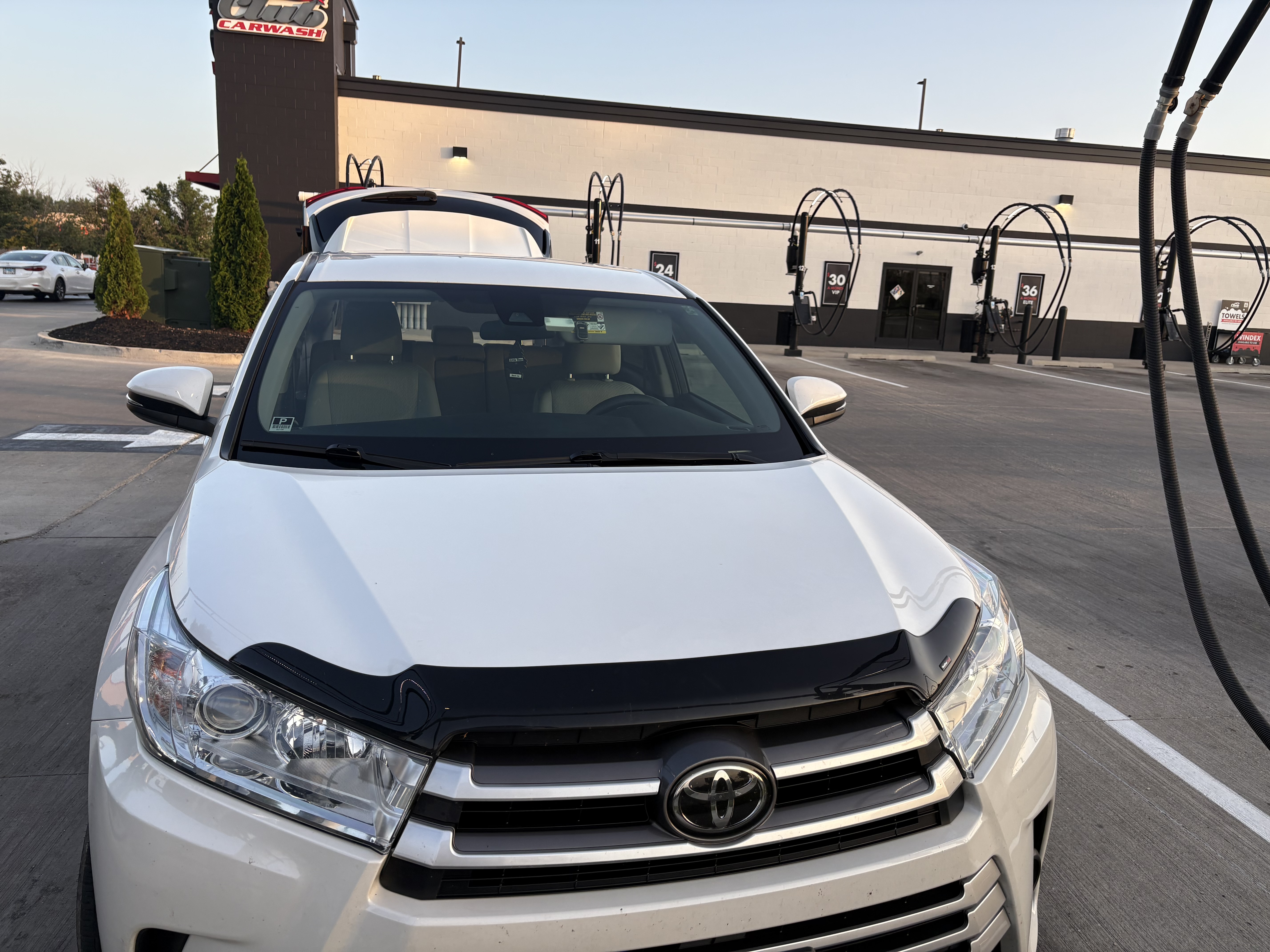 Used 2018 Toyota Highlander LE AWD/4WD image 11