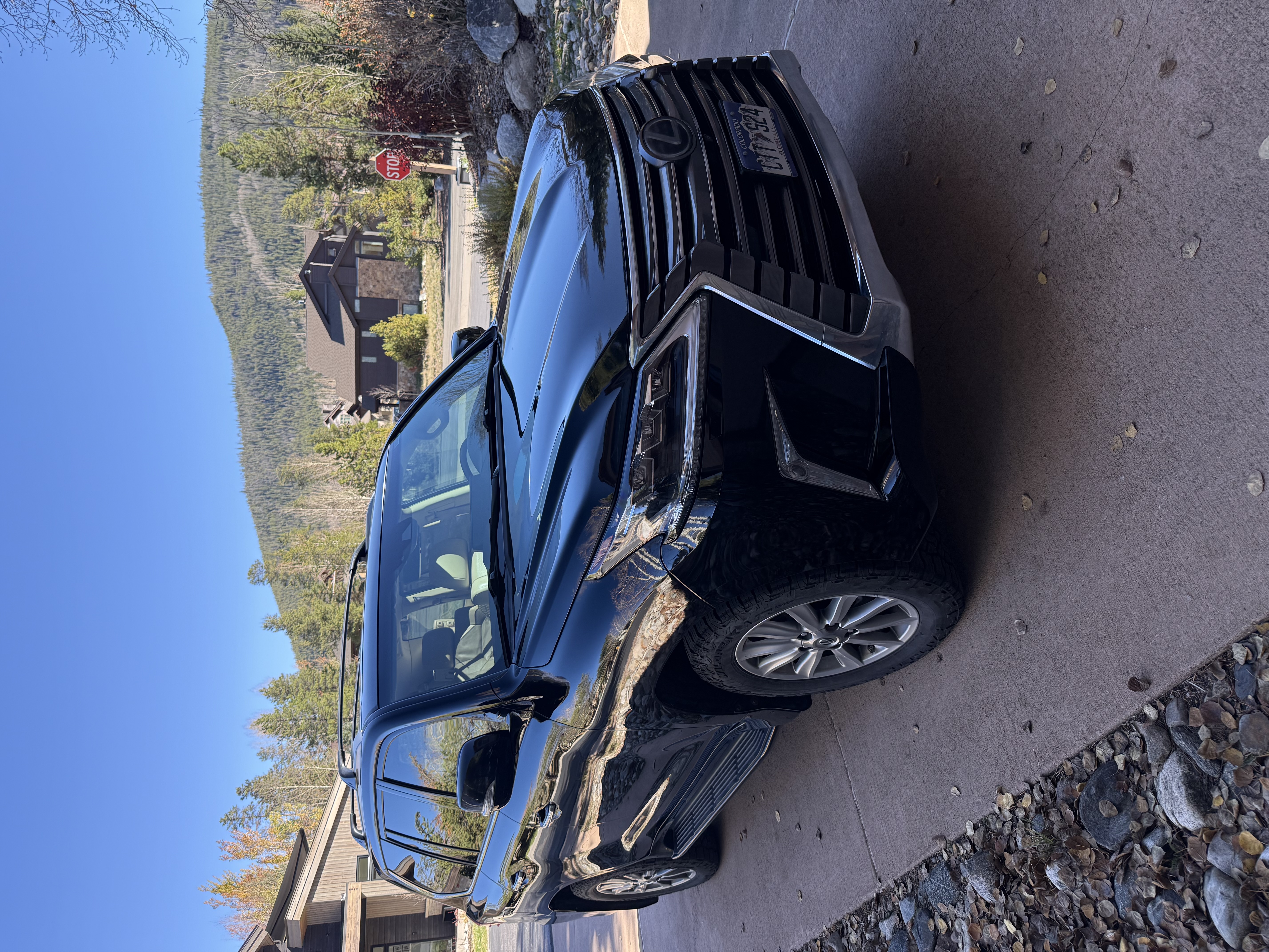 Used 2016 Lexus LX 570 4WD w/ Luxury Package image 1
