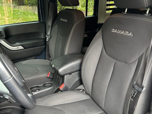 Used 2018 Jeep Wrangler Unlimited Sahara w/ Dual Top Group image 11