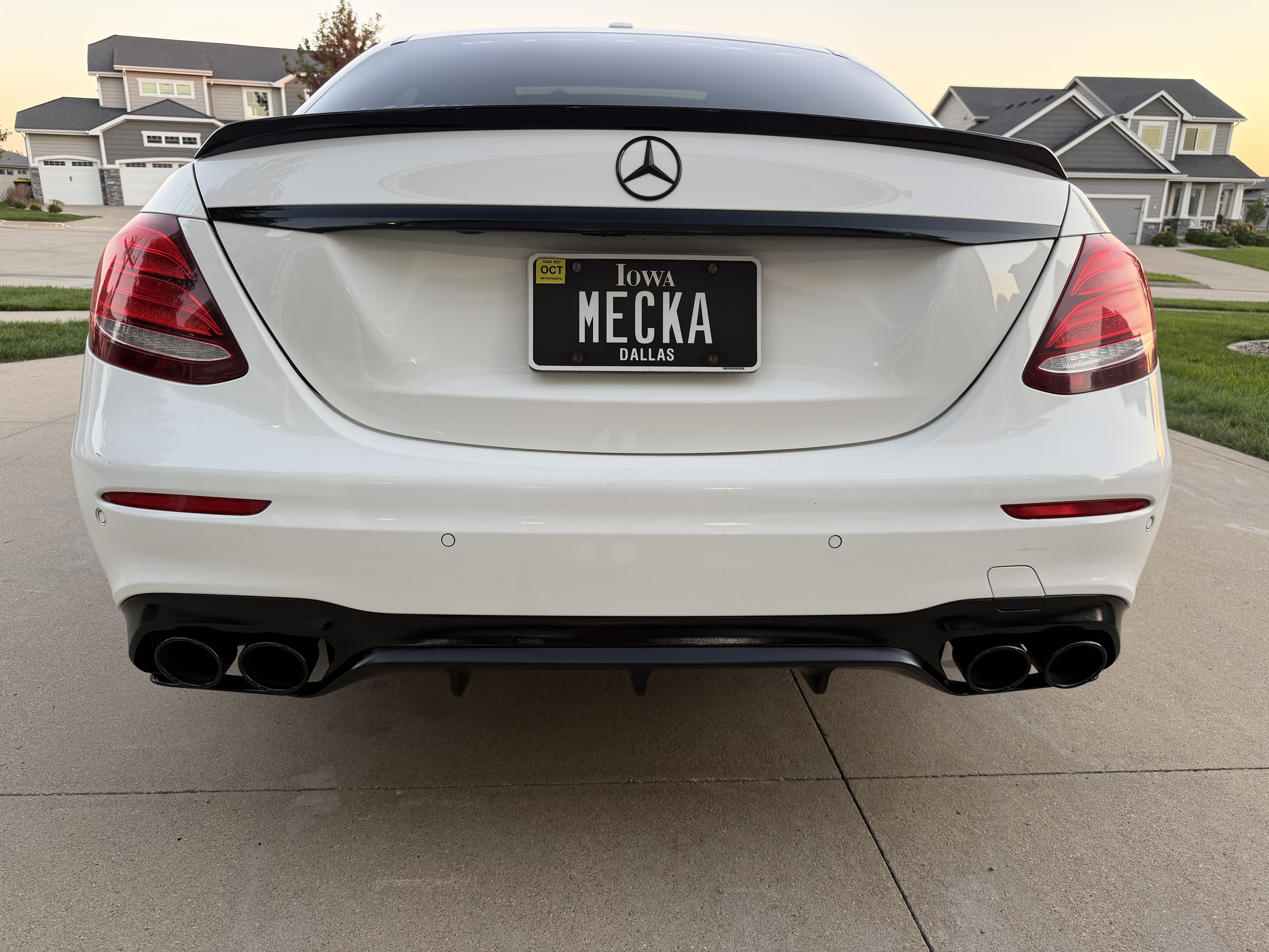 Used 2017 Mercedes-Benz E 300 4MATIC image 2