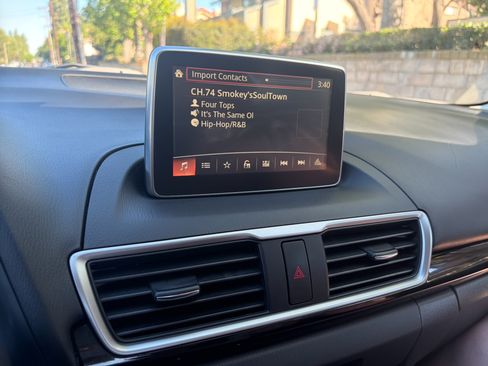 Used 2014 MAZDA MAZDA3 i Touring w/ Technology Package image 9