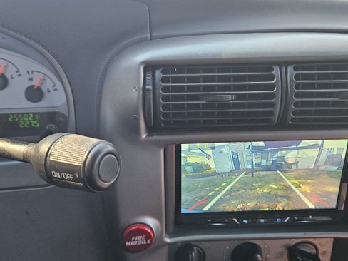 Used 2005 Ford Explorer Sport Trac XLT image 13