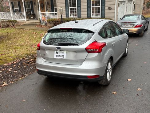 Used 2016 Ford Focus SE w/ SE Cold Weather Package image 8