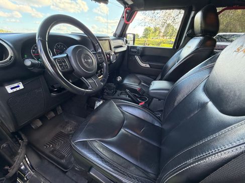 Used 2013 Jeep Wrangler Unlimited Sahara w/ Dual Top Group AWD/4WD image 10